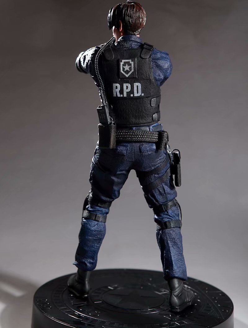 LEON KENNEDY RESIDENT EVIL 2 FIGURA PVC 32CM
